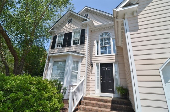 Building Photo - 113 Creek Park Dr