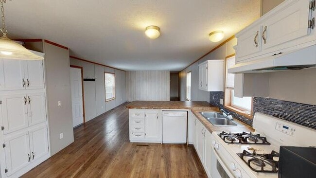 Building Photo - 124 Delta Ave