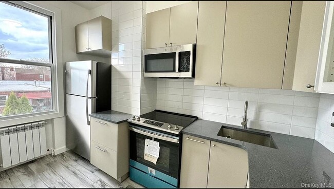 Building Photo - 68-52 76th St