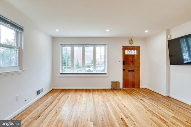 Foto del edificio - 5513 Chillum Pl NE