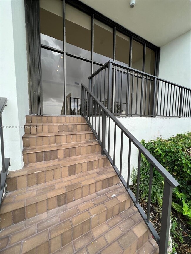 Building Photo - 1915 Brickell Ave