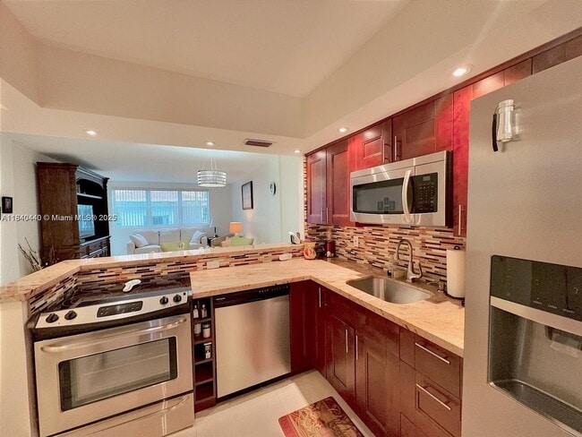 Building Photo - 1333 E Hallandale Beach Blvd