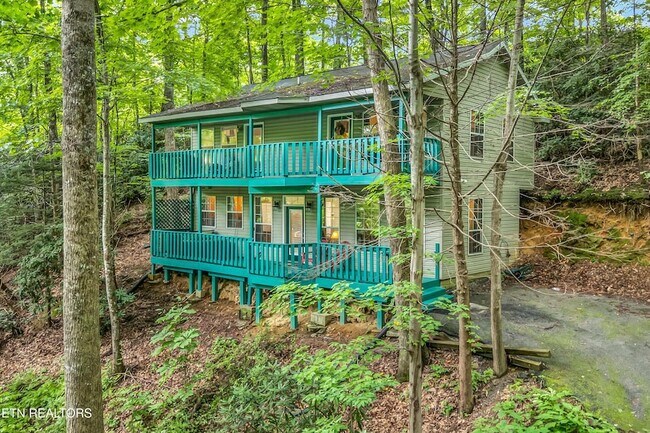 Foto del edificio - 1052 Twin Oaks Rd
