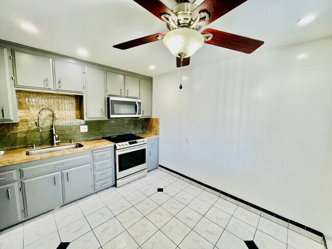 Foto del edificio - 640 Pinewood Dr