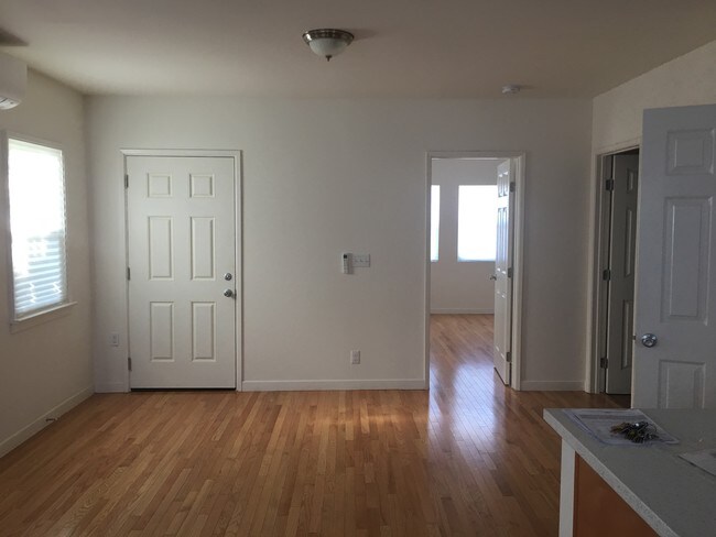 living area - 315 E Woodbury Rd