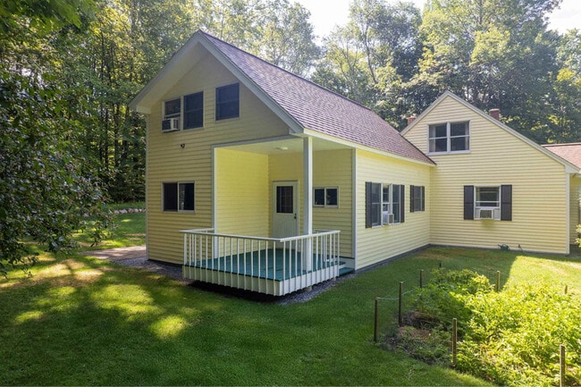 Building Photo - 200 Applewood Ln