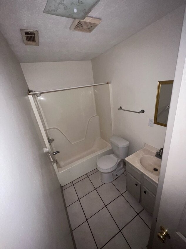 Building Photo - Monthly Paid Rent