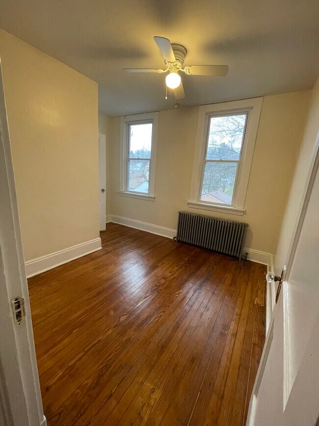 Building Photo - 2450 Starkamp St