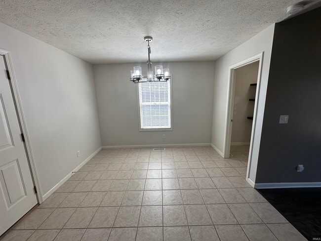 Building Photo - 10686 Fall Creek Dr