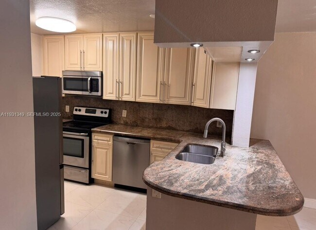 Foto del edificio - 2622 Riverside Dr