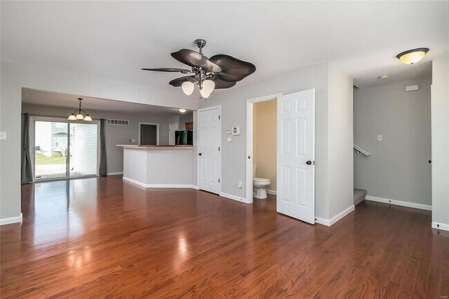 Building Photo - 256 Countryshire Dr