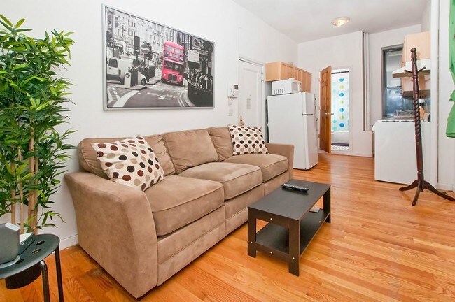 Building Photo - 221 E 25th St