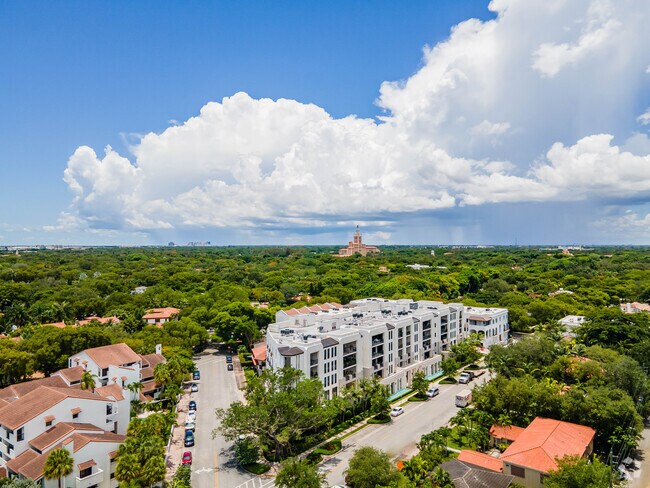 Foto del edificio - 718-722 Valencia Ave