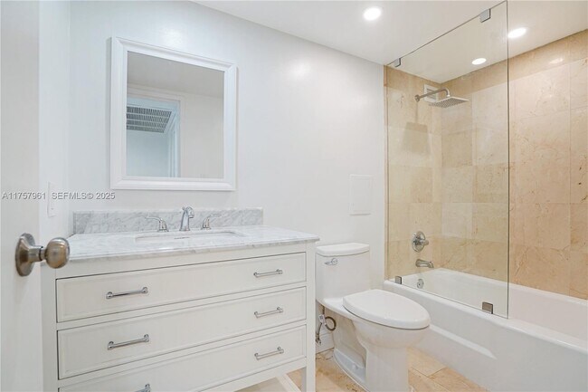 Foto del edificio - 5101 Collins Ave