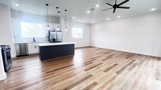 Foto del edificio - 3215 Ennis St