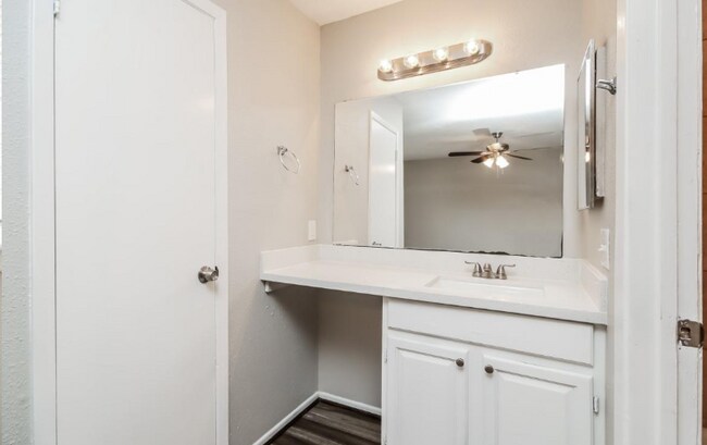 Foto del edificio - 4516 Tylergate Dr