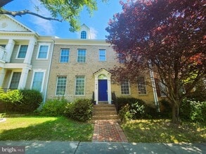 Building Photo - 917 Crestfield Dr