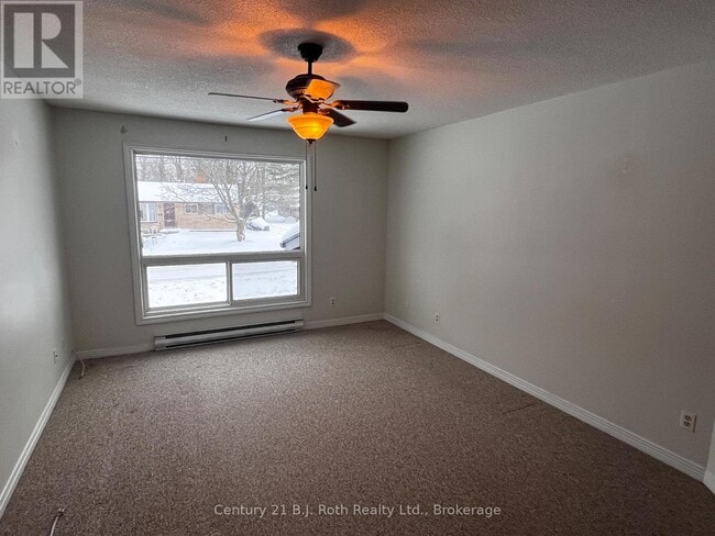 Building Photo - 406 Mary St