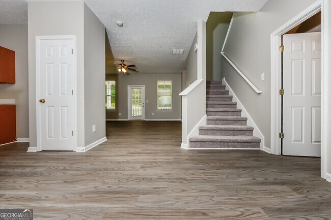 Foto del edificio - 4683 Highpoint Ln