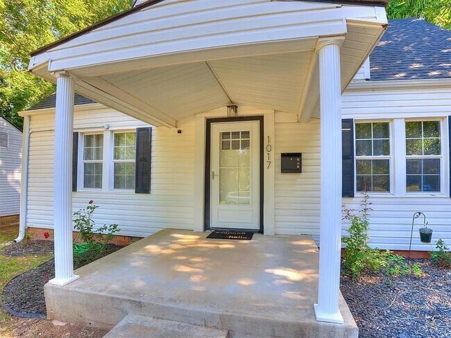 Foto del edificio - 1017 McFarland St