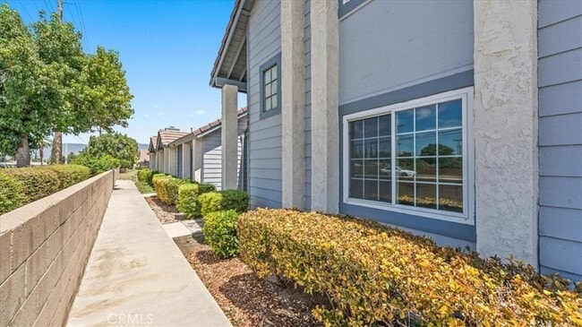 Building Photo - 10861 Mountain View Ave