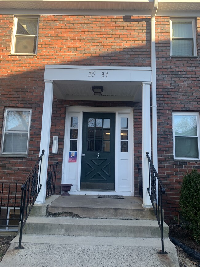 Building Photo - 28 Regency Park Dr