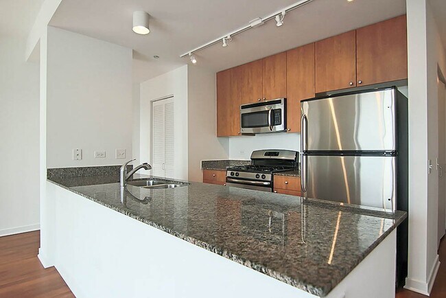 Building Photo - 769 S Clark St