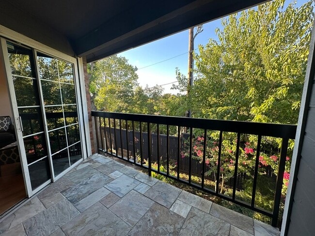 Photo - 18333 Roehampton Dr Apartment