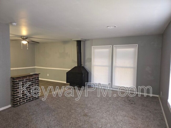 Building Photo - 2226 Raleigh Dr