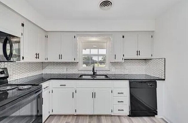 Foto del edificio - 725 W Brock St