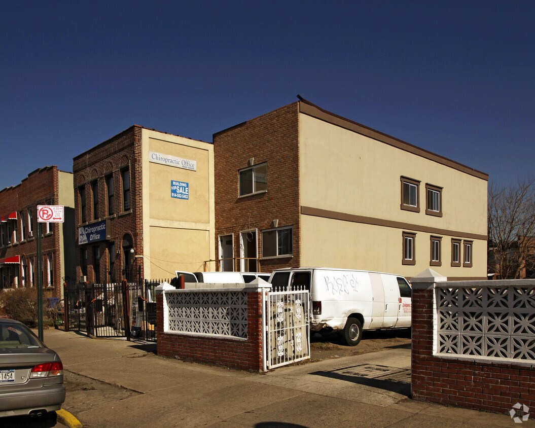 Primary Photo - 1114 White Plains Rd
