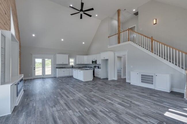 Building Photo - 37 Lakeview Dr