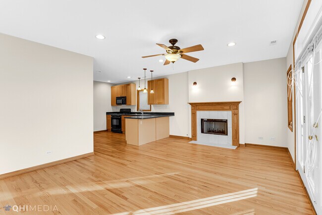 Building Photo - 849 N Mozart St