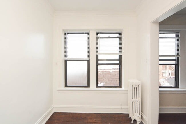 Building Photo - 4646 N Paulina St