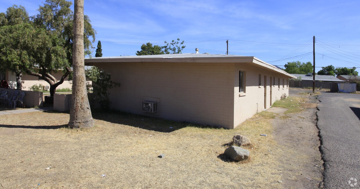 Building Photo - 4838 E Willetta St