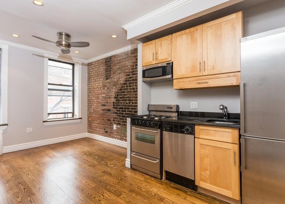 Primary Photo - 420 E 9th St