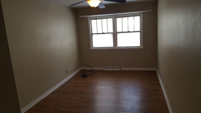 Building Photo - 3 bedroom 1 bath house