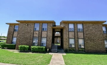 Building Photo - 2000 4th St