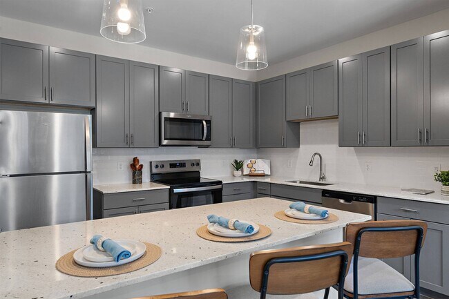 Cocina e isla - The Preserve at Peters Township