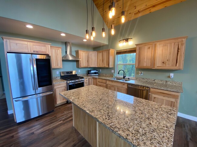 Building Photo - A Mirror Lake Dream Home!  (3) Bed, (2) ba...