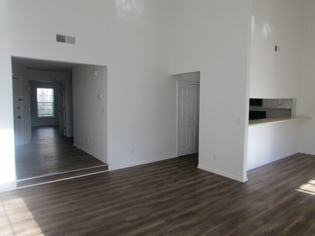 Building Photo - Windward