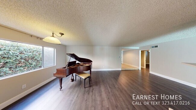 Foto del edificio - 21019 Hackney St Canoga Park, CA 91304