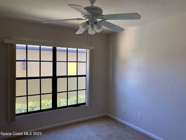 Building Photo - 1070 Luminary Cir