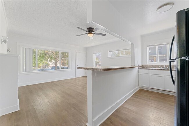 Foto del edificio - 1405 Cedar Ave