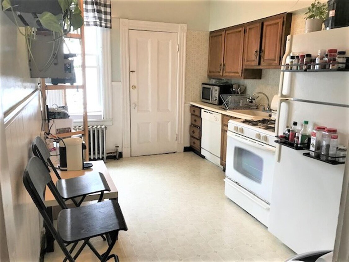 Primary Photo - 111 Belmont St