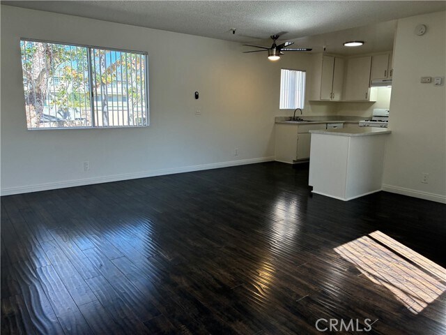 Foto del edificio - 13535 Yukon Ave