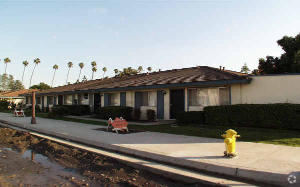 Primary Photo - Villa Palms Apartments