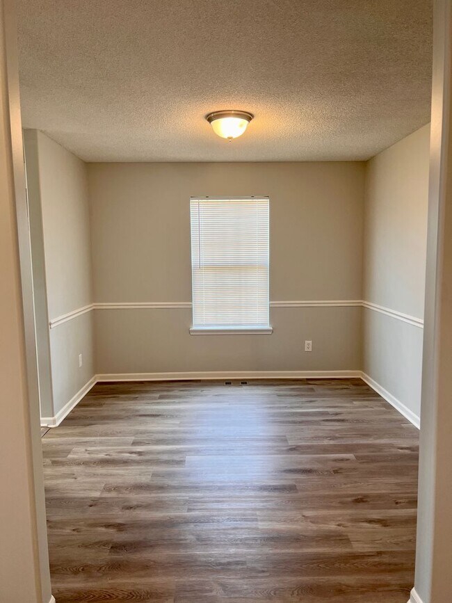 Foto del edificio - Newly Renovated Single Family Home | 4 BR/3BA | 1-Car Covered Parking | Gated backyard