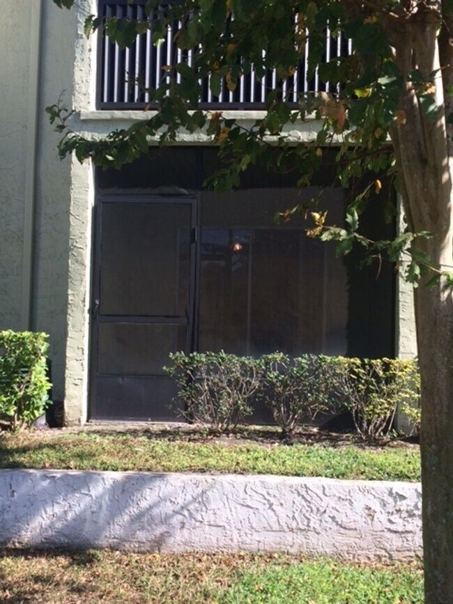 Foto del edificio - 952 N Lake Destiny Rd