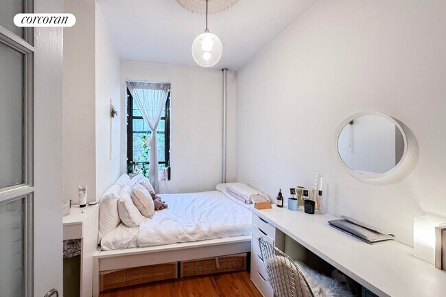 Foto del edificio - 128 W 13th St